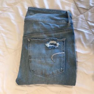 American Eagle Super High-Rise Distressed Jegging